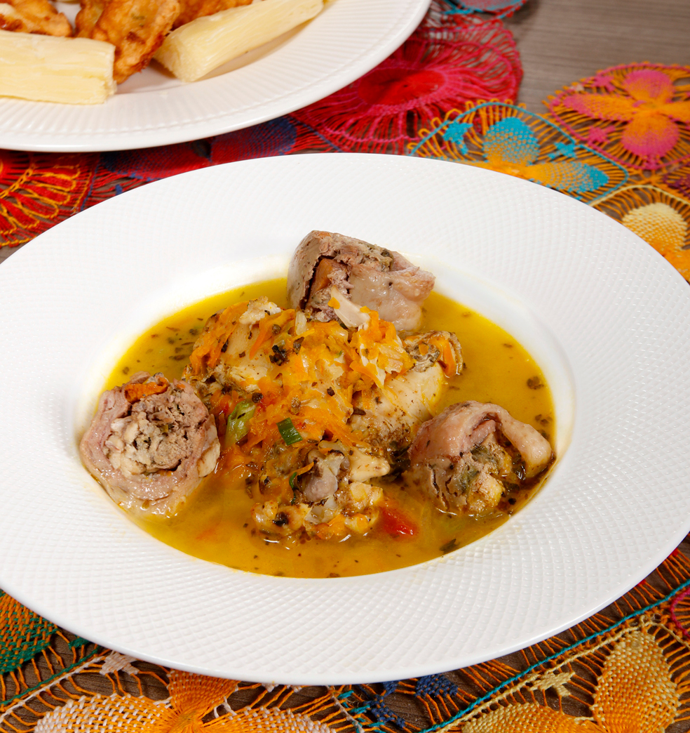 Caldo de pollo con tortillitas 