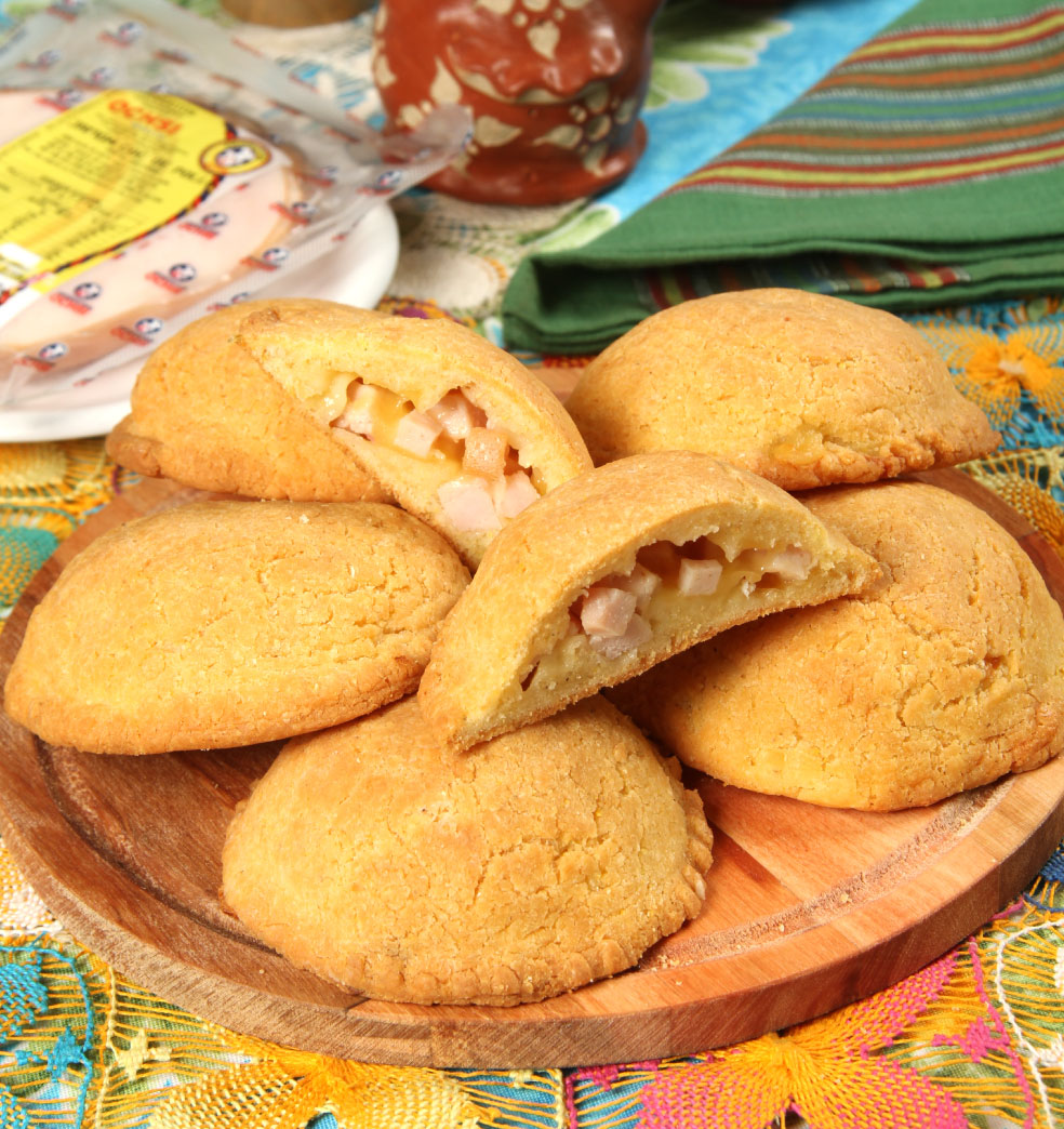 Chipa mestizo relleno de jamón y queso
