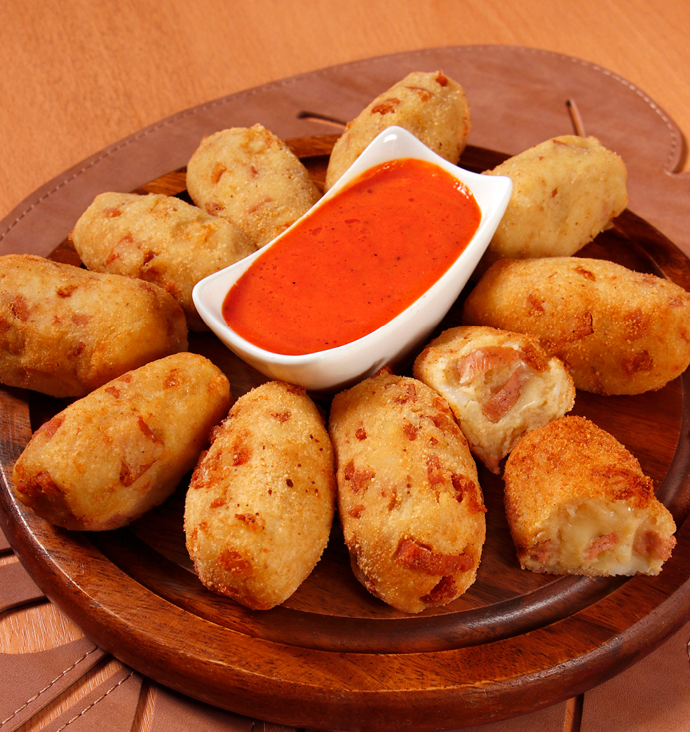 Croquetas de papa y chorizo con queso