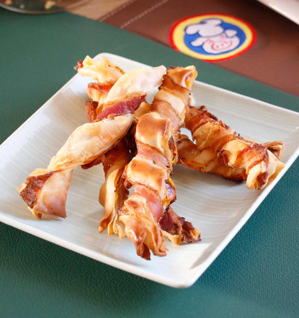 Espirales de hojaldre con panceta y cheddar 