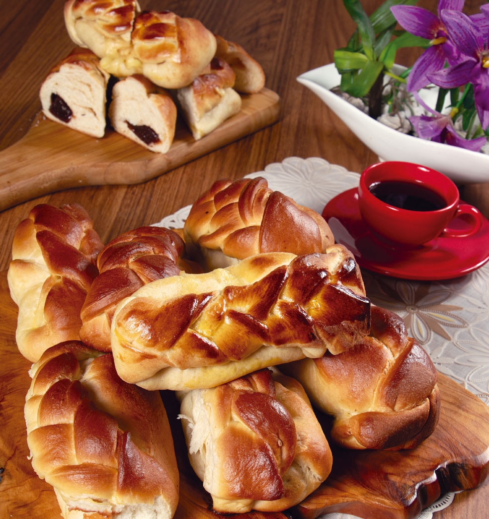 Pancitos semidulces rellenos de mermelada de guayaba y queso