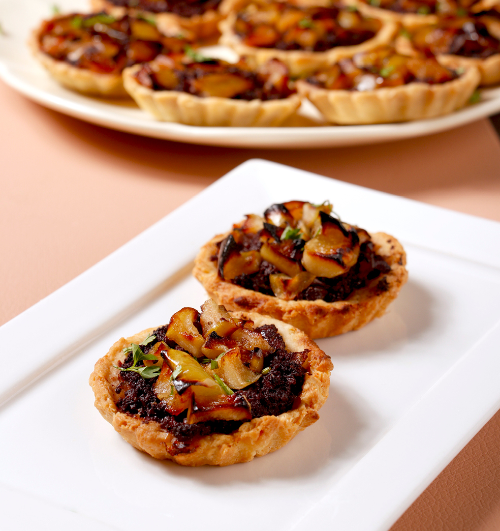 Tartaletas de morcilla con manzana caramelizada