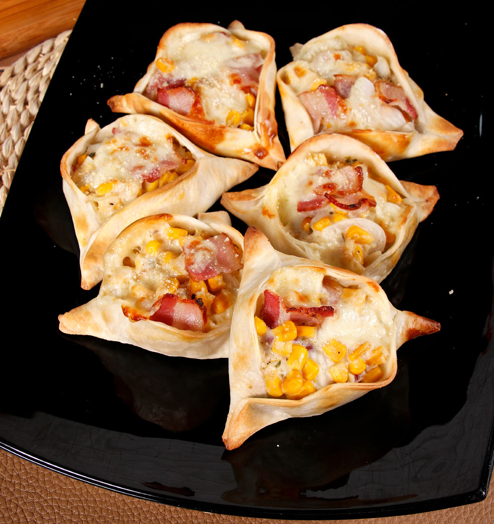 Triángulos de hojaldre con choclo y panceta